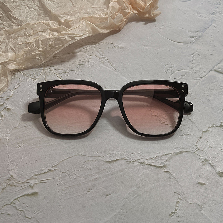 Modische Oversized Sonnenbrille Im Zeitgenössischen Design Karnz