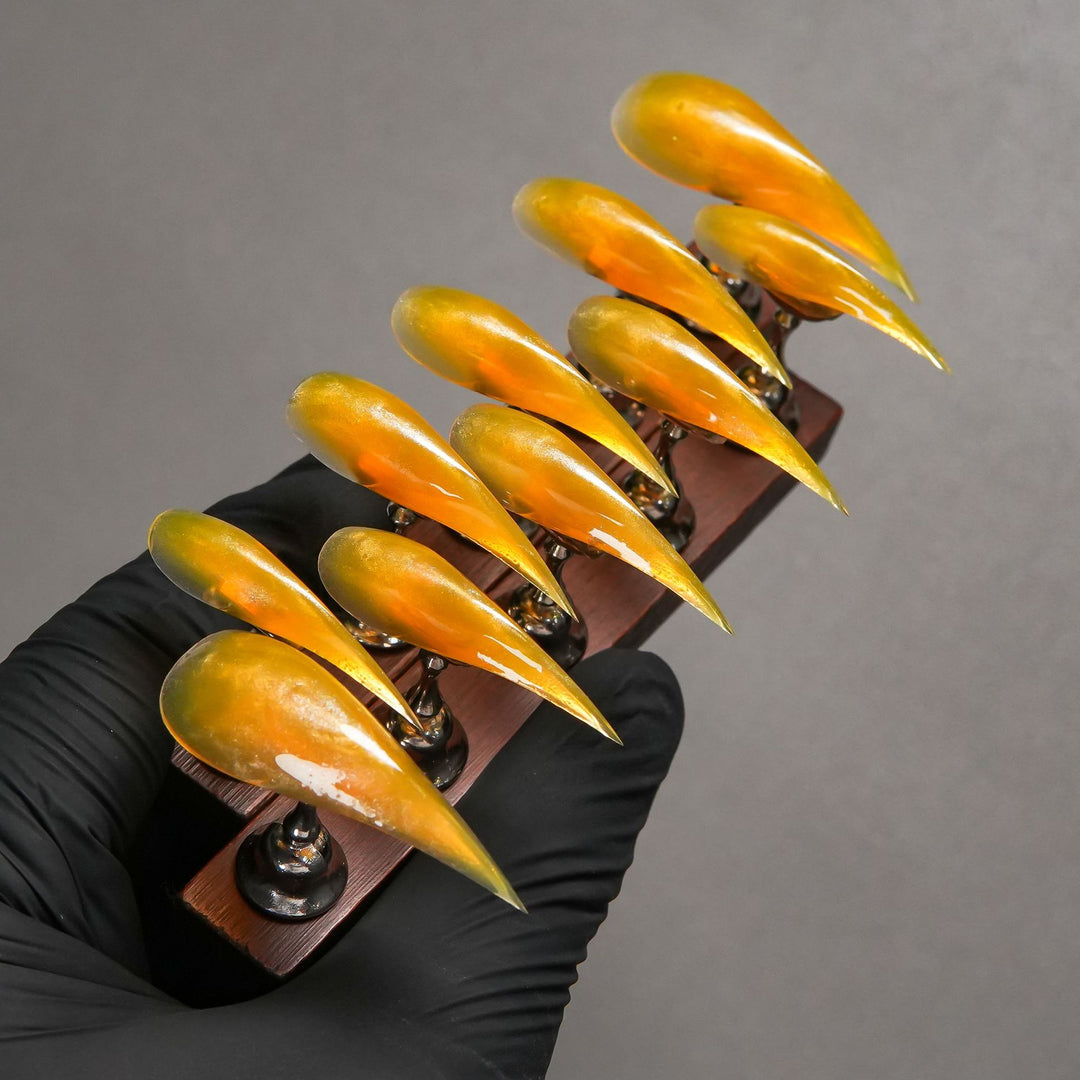 Stiletto-förmige Press-On-Nagelspitzen mit glänzendem Finish
