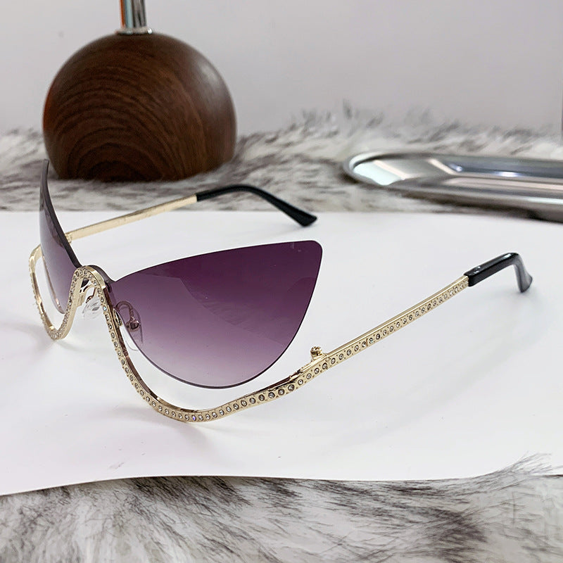 Damen extravagant geformte Cat-Eye Sonnenbrille mit funkelnden Applikationen Karnz