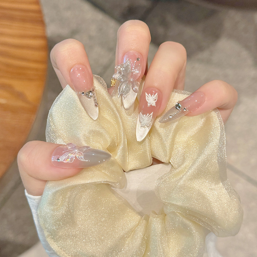 Elegante mit Schmetterlingen verzierte Press-On Nagelset