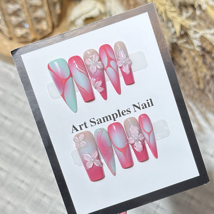 Dekorative Stiletto Press-On Nägel mit floralen Designs Karnz