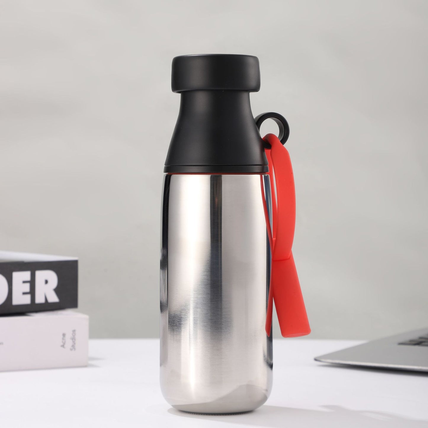 Damen isolierte Wasserflasche mit praktischer Trageschlaufe Karnz