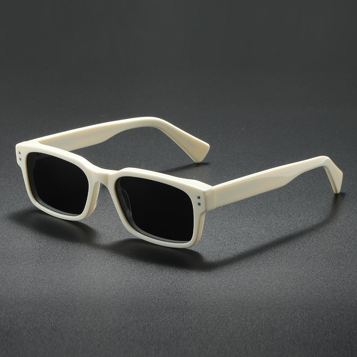 Damen Sonnenbrille im modernen, minimalistischen Design Karnz