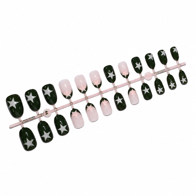 Kreative Nagelkunst mit Sternmotiven Karnz
