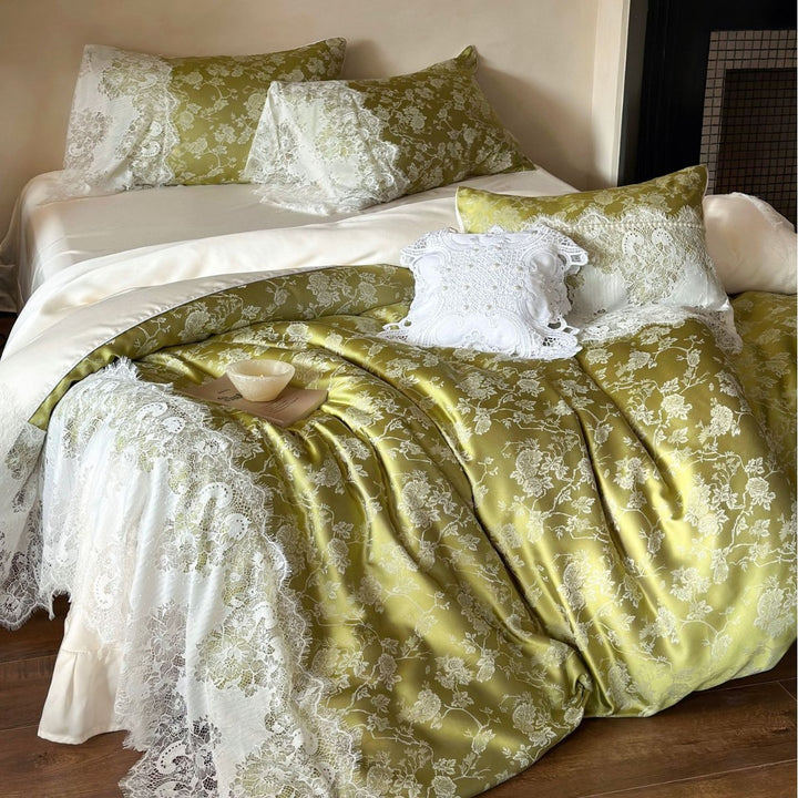 Satiniertes Bettwäsche-Set mit floraler Jacquardstruktur und feiner Spitzenbordüre