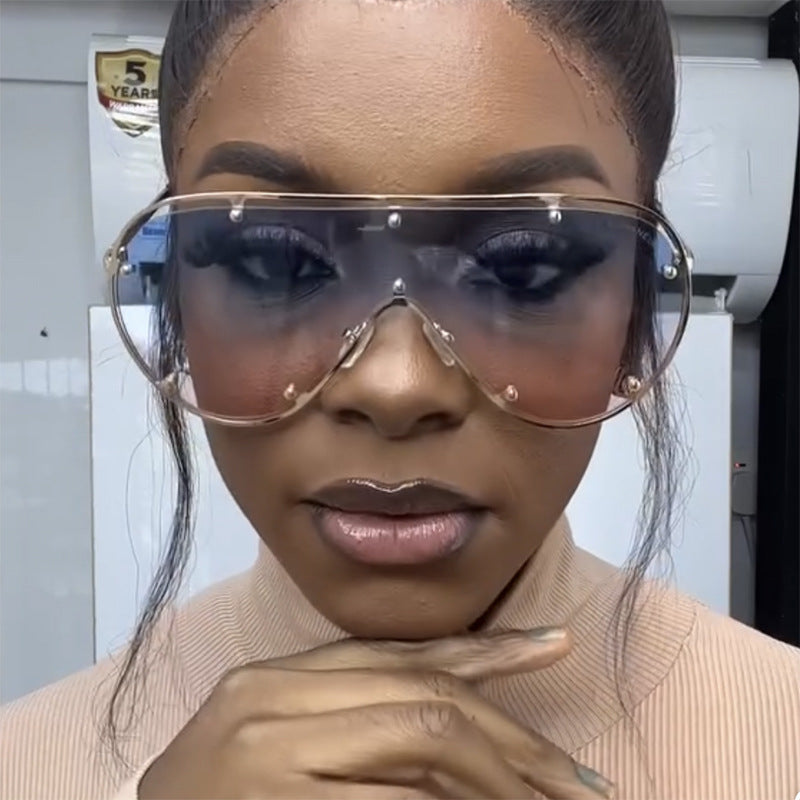 Damen modische oversized Sonnenbrille im stilvollen Retro-Design Karnz