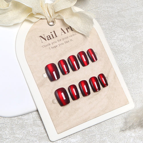 Glänzendes Press-On Nagelset mit elegantem Finish Karnz