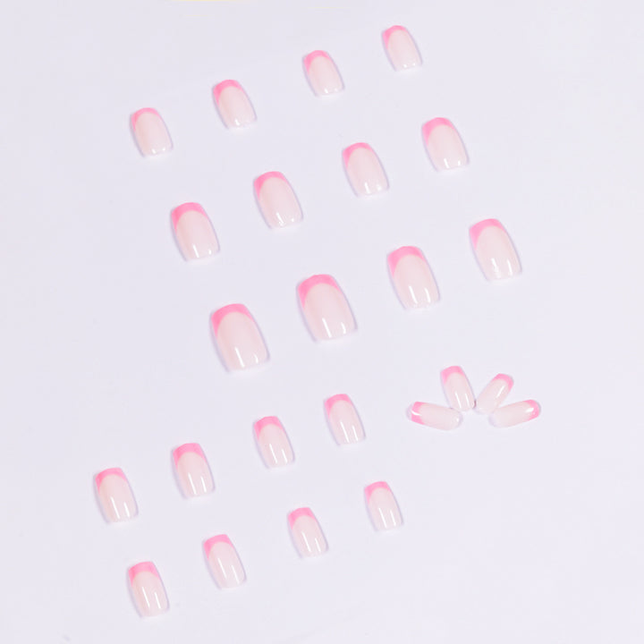 Künstliche Nagelkunst mit eleganter French-Spitze Karnz