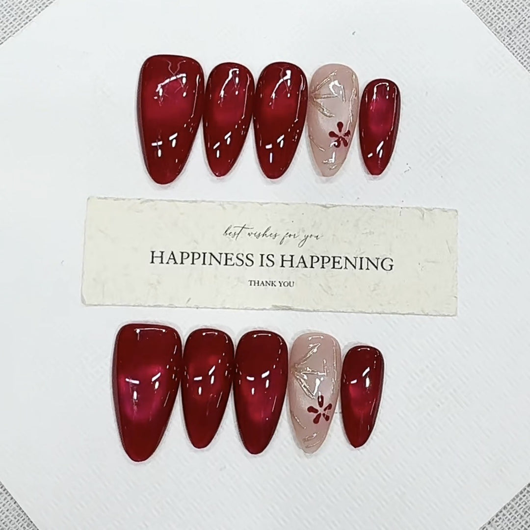 Elegantes rotes Press-On-Nagelkunst-Set Karnz