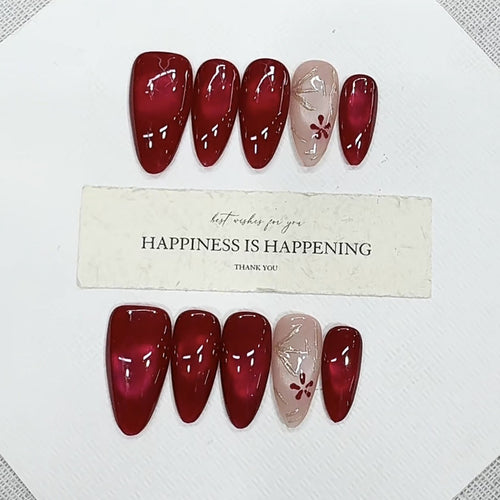 Elegantes rotes Press-On-Nagelkunst-Set Karnz