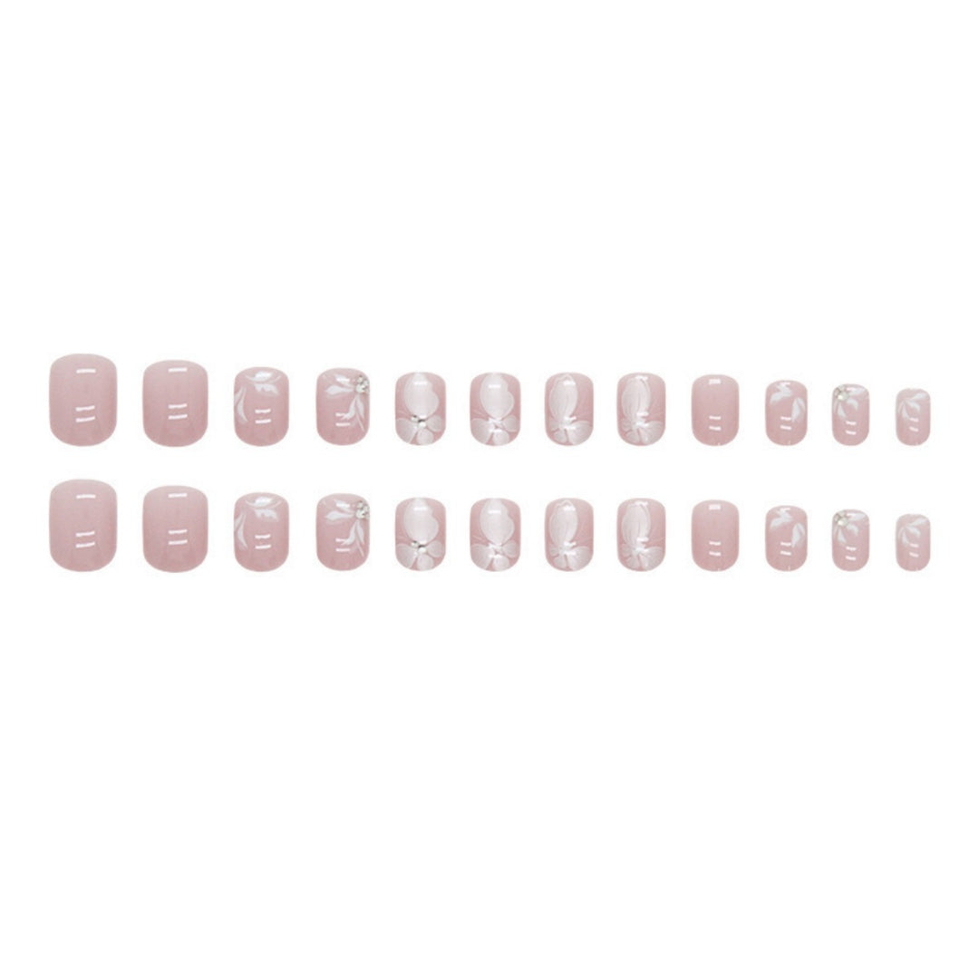 Künstlerisch von Schmetterlingen inspirierte Nagelverlängerungen Karnz