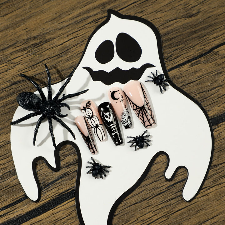 Künstliche Nagelkunst im Halloween-Stil mit Graffiti-Motiven Karnz