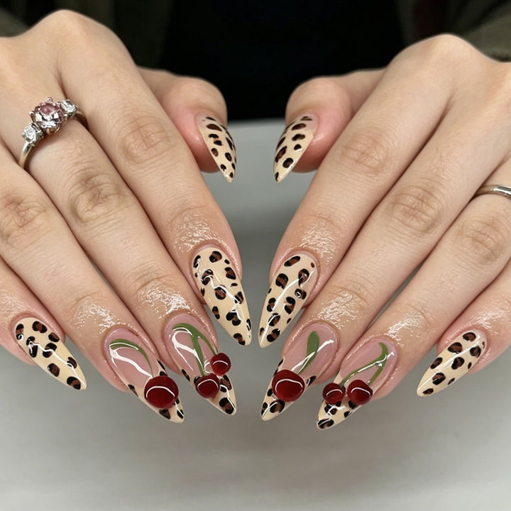 Künstlerische Leopard-Print Press-On Nagelerweiterungen Karnz