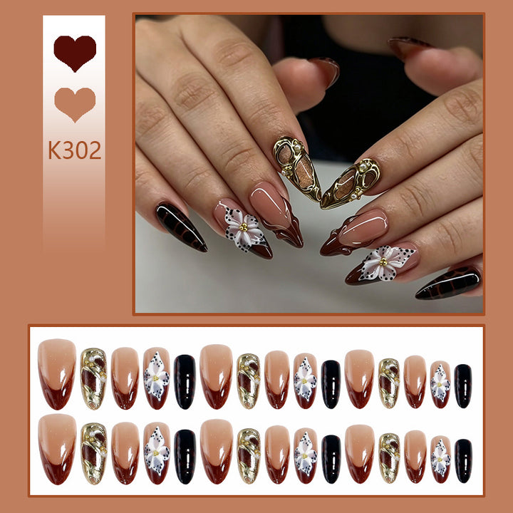 Kunstnagelset mit extravagantem 3D-Design und eleganten Verzierungen Karnz
