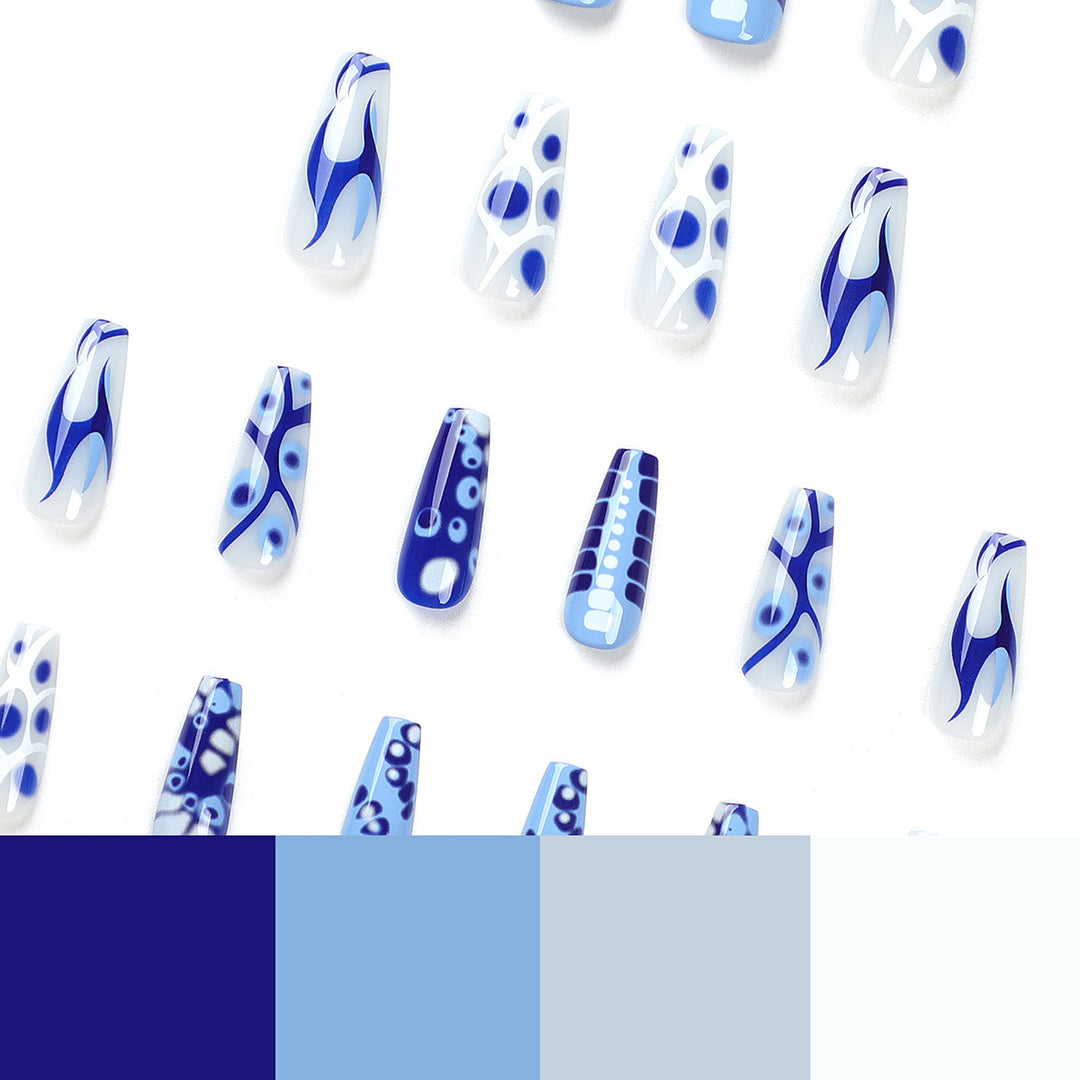 Kunstvolle Gel-Nägel mit modernem Farbdesign Karnz