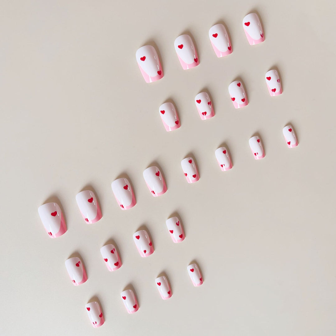 Nail Art Set mit verspielten Herzmotiv und eleganten Akzenten Karnz