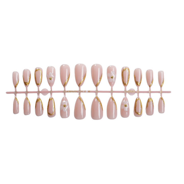 Luxuriöses Press-On Nail Art Set mit goldenen Akzenten Karnz