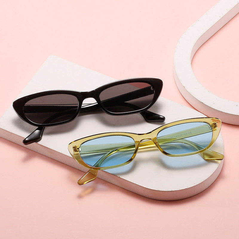 Damen moderne Sonnenbrille im angesagten Cat-Eye-Stil mit transparentem Rahmen Karnz