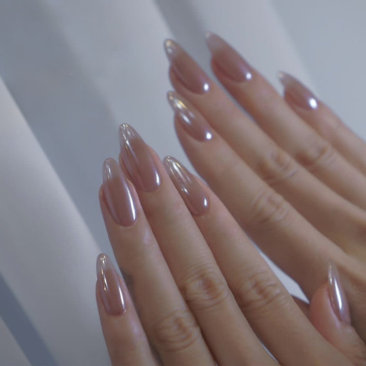 Glänzende Gel-Nagelerweiterungen Karnz