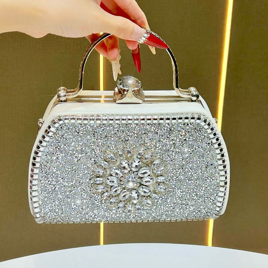 Vintage-inspirierte, mit Kristallen verzierte Handtasche zum Halten