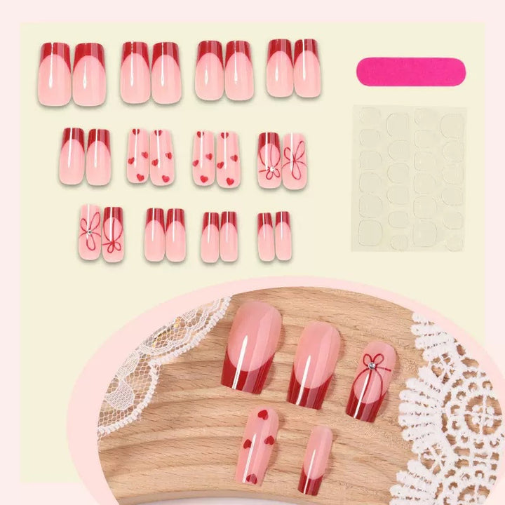 Kunstnagelset mit romantischen Herz- und Schleifenmotiven Karnz
