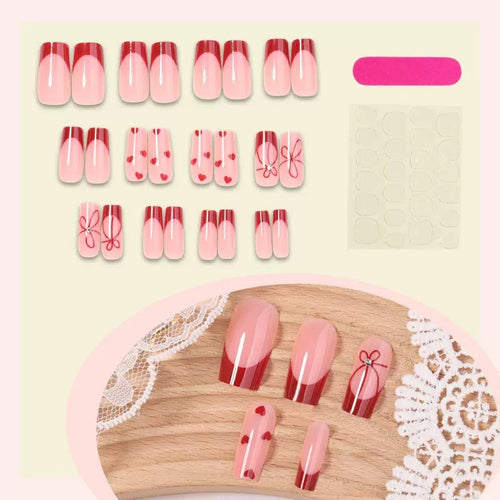 Kunstnagelset mit romantischen Herz- und Schleifenmotiven Karnz
