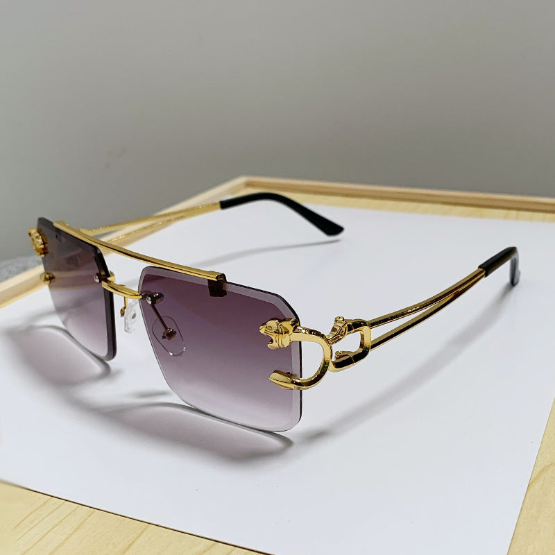 Damen Brille mit extravagantem Rahmen und luxuriösen Akzenten Karnz