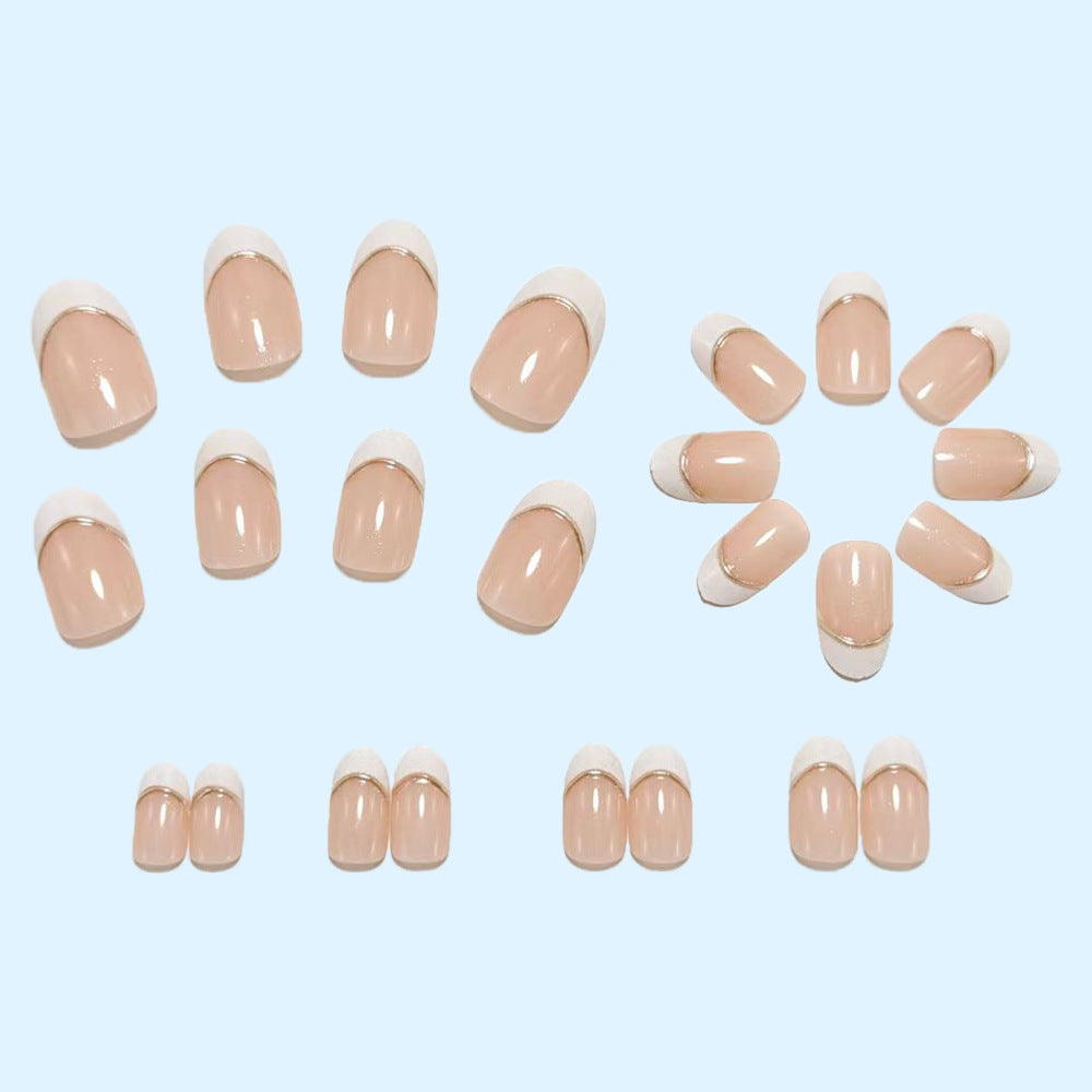 Kunstnagelset mit Eleganter French Maniküre Karnz