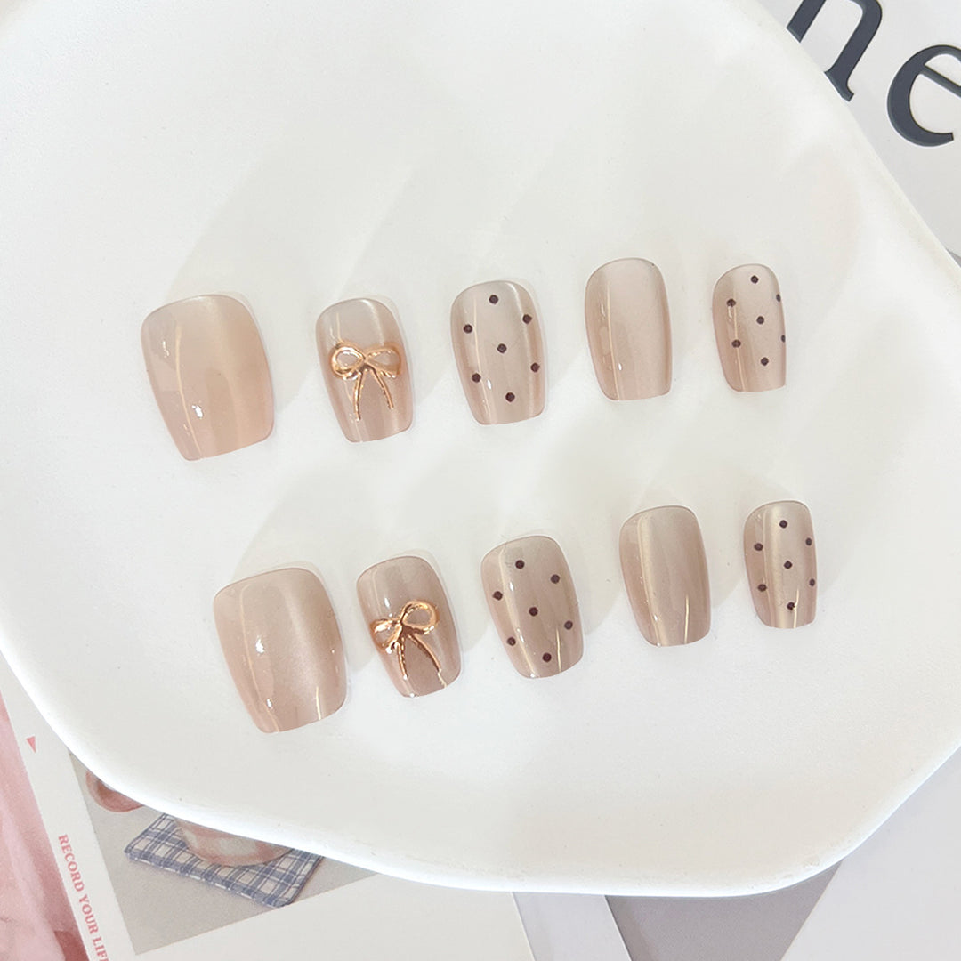 Künstliche Nagelspitzen mit eleganten Schleifenmotiven Karnz
