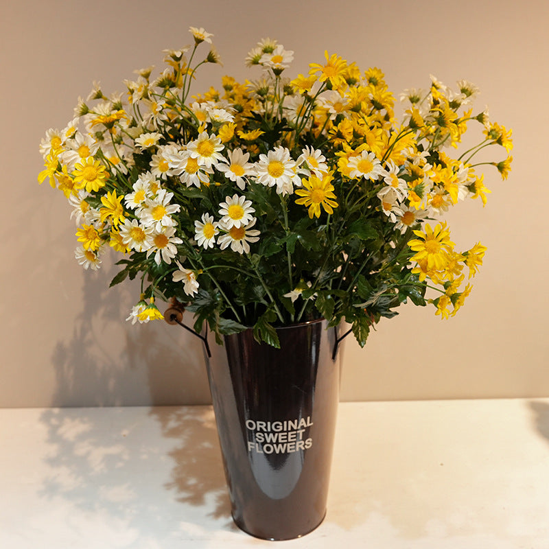 Künstlicher Blumenstrauß mit detailreicher Blütenpracht Karnz