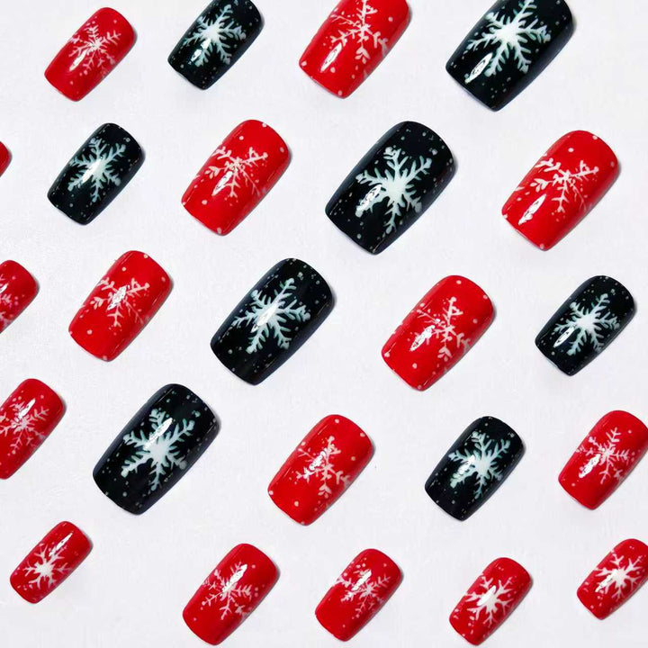 Kunstnägel mit Winterlichem Schneeflocken-Motiv Karnz