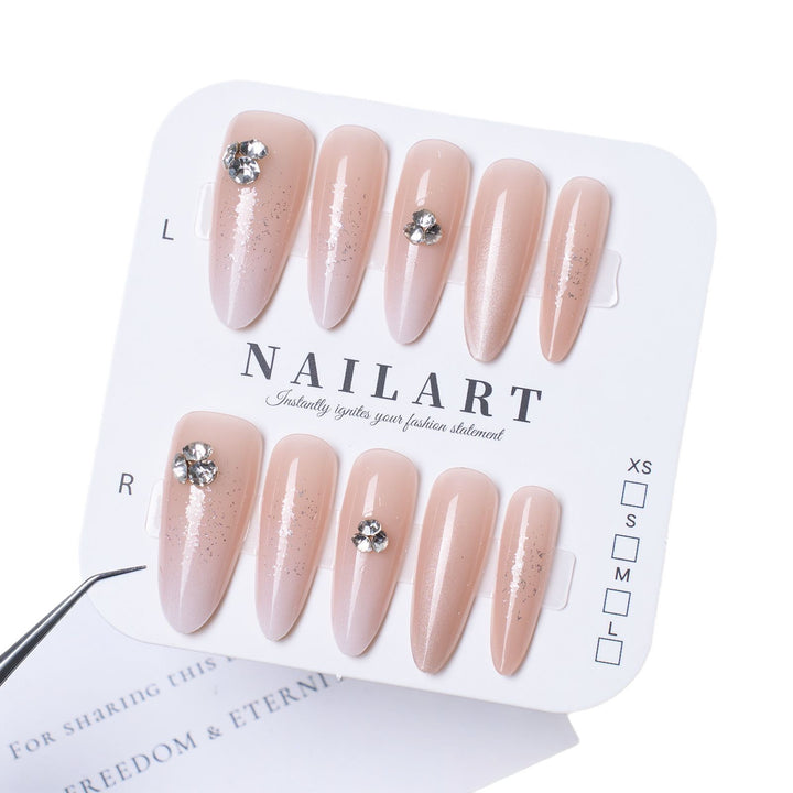 Elegantes Press-On Nageldesign Karnz