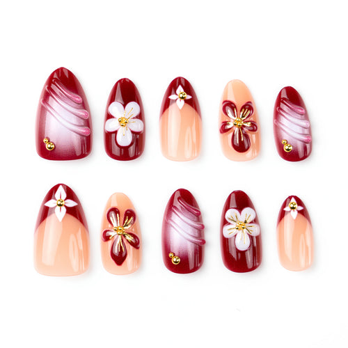 Elegantes floral-verzierte Press-On-Nageldesign