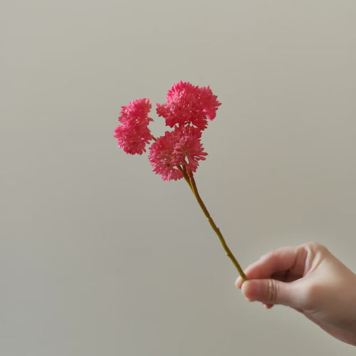 Realistischer Blumenstielstrauß
