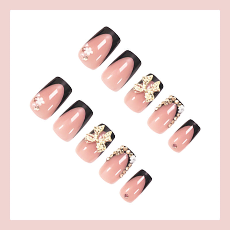 Künstliche Nagelverzierungen mit glamourosem Design Karnz