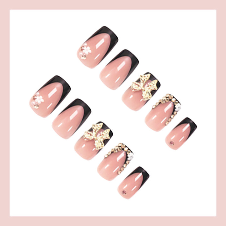 Künstliche Nagelverzierungen mit glamourosem Design Karnz