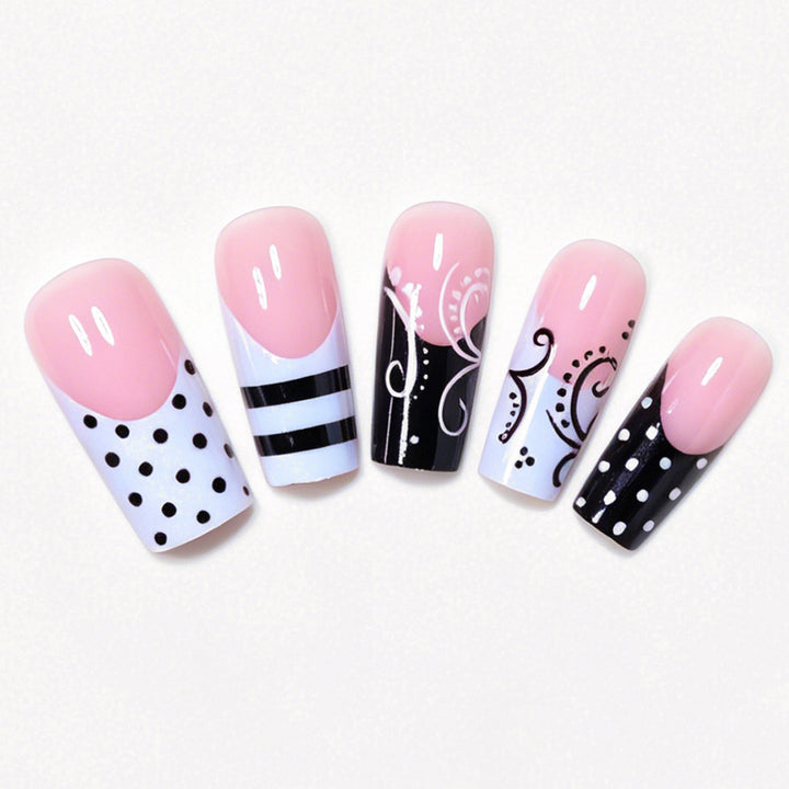 Künstlerische Nagelkunst Karnz