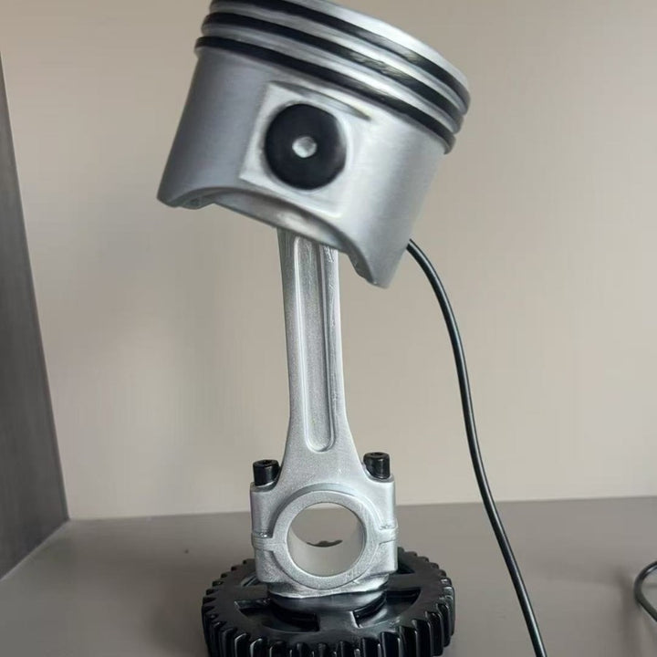 Stilvolle Tischlampe im Automobil-Design Karnz