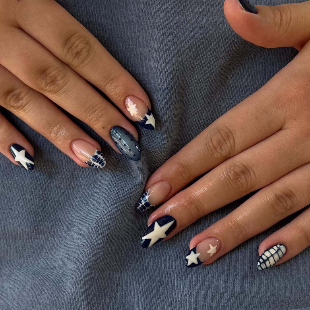 Kunstnagelset mit modischem Sternen-Design Karnz