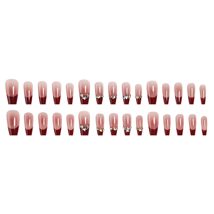Kunstnagelset mit eleganten glitzernden Akzenten und romantischem Design Karnz