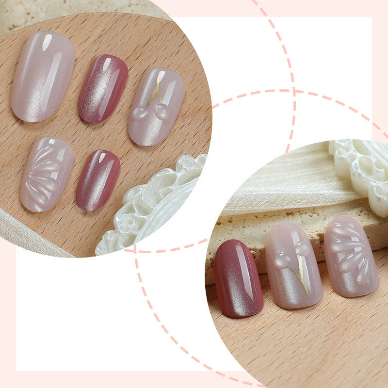 Kunstnagelset mit elegantem Hochglanz-Finish und kreativen Verzierungen Karnz