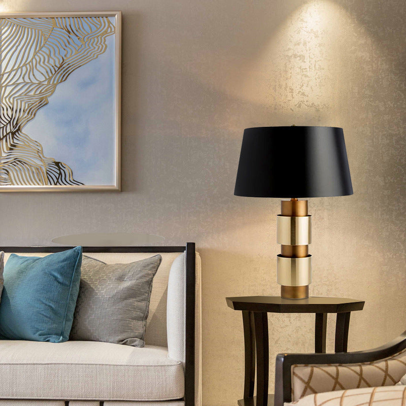 Elegante geometrische Tischlampe