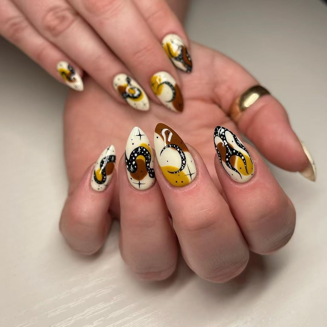 Künstlerische Nagelkunst