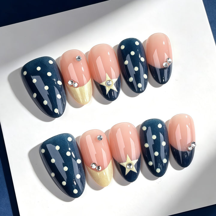 Künstlerisches Press-On Nagelset mit Sternelementen