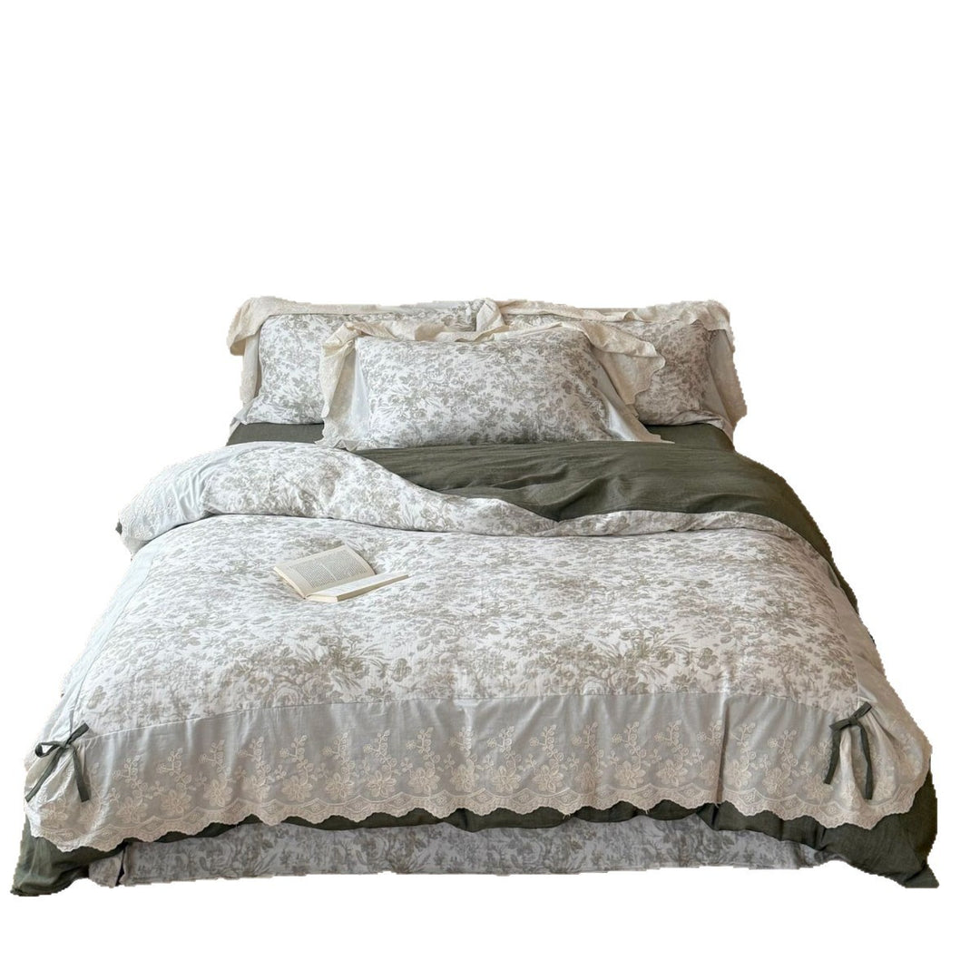 Romantisches Bettwäscheset aus Baumwollmix mit floraler Toile‑Optik, besticktem Spitzenvolant und Zierschleifen