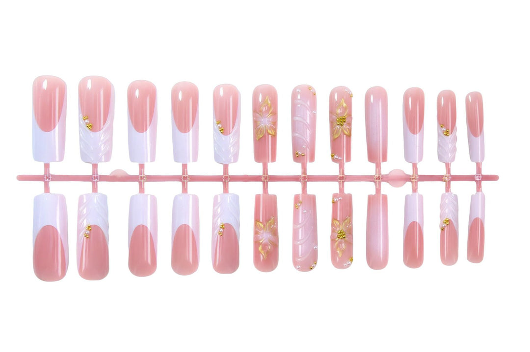 Kunstnagelset mit eleganten Blumendesigns Karnz
