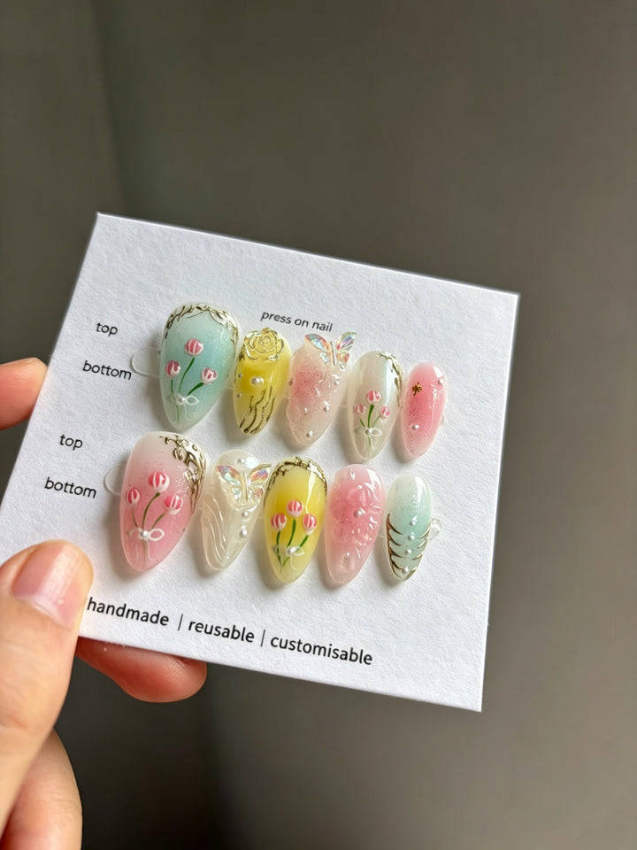 Künstlerisches Floral Press-On Nageldesign