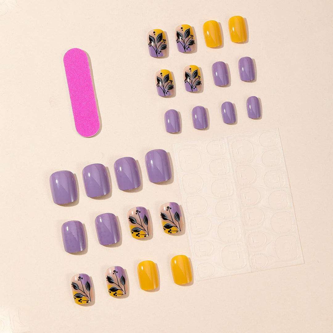 Künstlerisches Floral Nail Art Design Karnz
