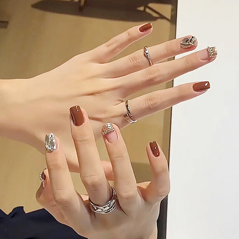Kunstnagelset mit Funkelnden Kristall- und Glitzerakzenten Karnz