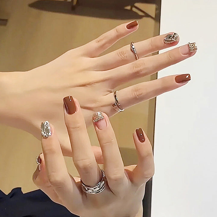 Kunstnagelset mit Funkelnden Kristall- und Glitzerakzenten Karnz